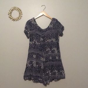 Pennylane • Vintage navy floral romper
